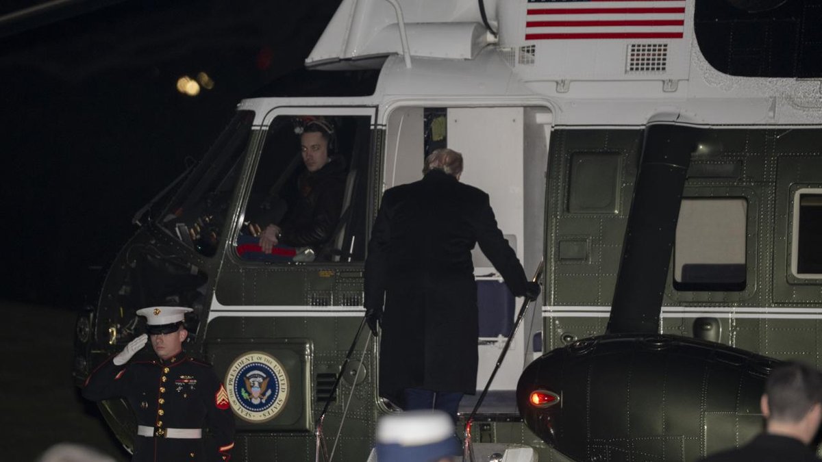 Trump'ın uçuşu sırasında arıza meydana geldi