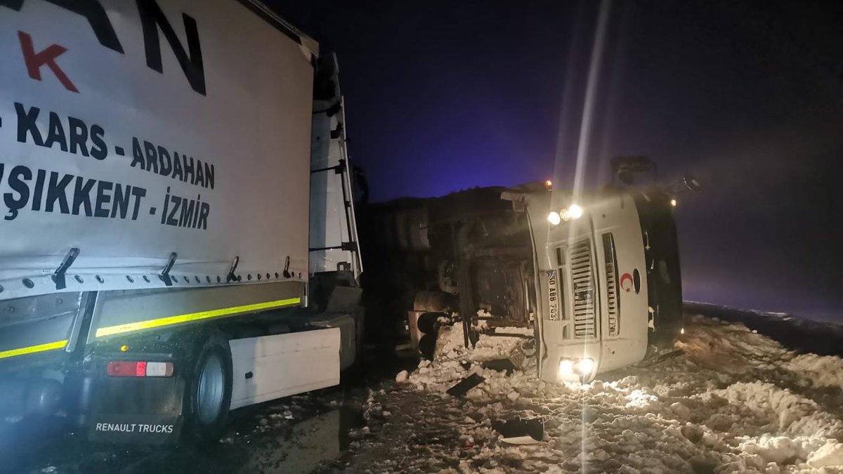 Sivas'ta meydana gelen zincirleme trafik kazasında sekiz kişi yaralandı
