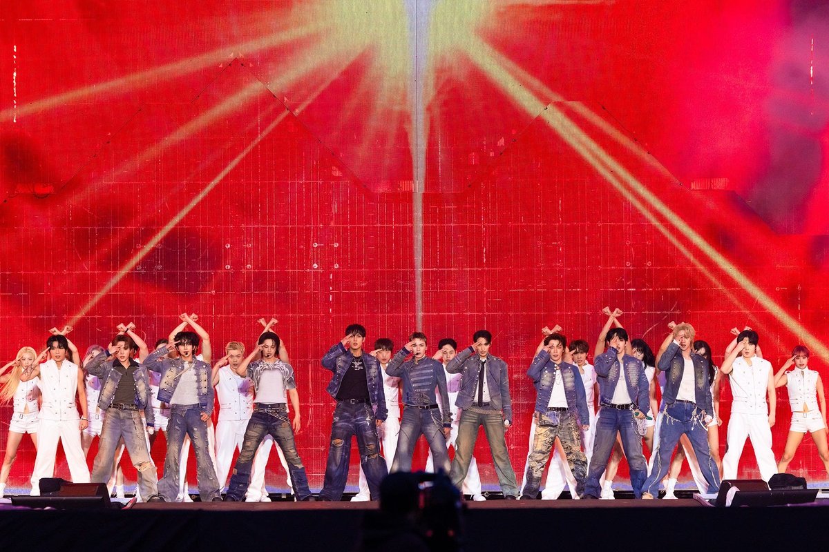 I saw the K-pop mega band Seventeen live 5 times: in 7 months — and one stop was the best