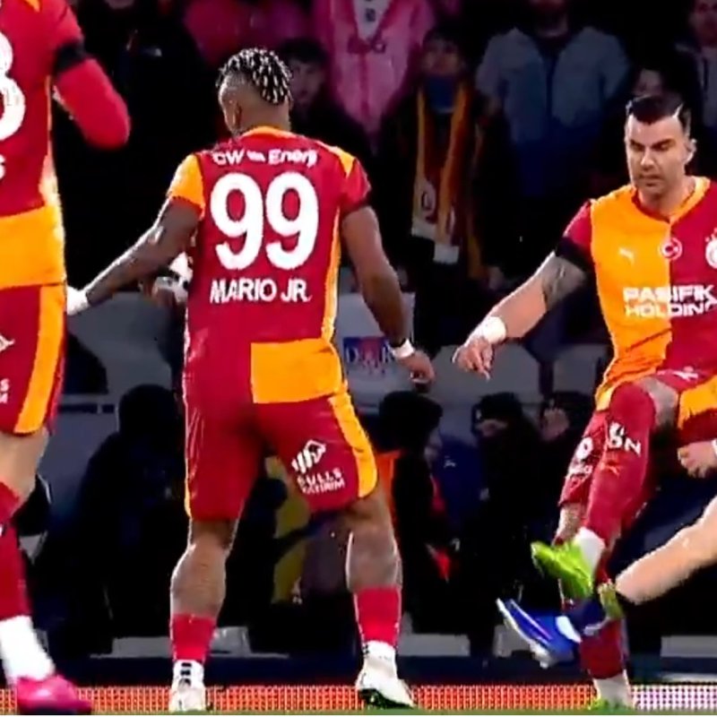 Büyük derbide penaltı ve: kartlarla ilgili itirazlar gündemde!