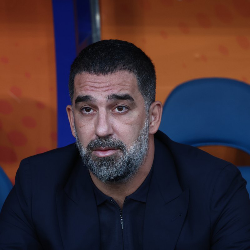 Arda Turan'ın maçında hava saldırısı alarmı!