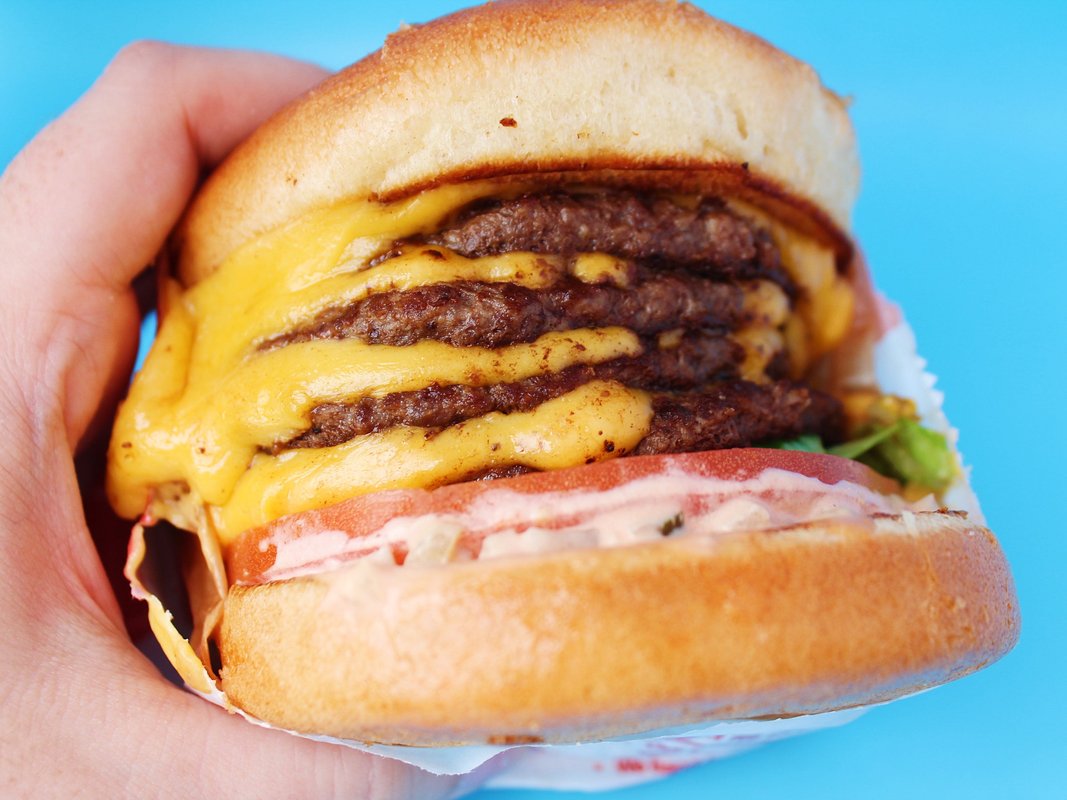 I tried the biggest burgers at 5 fast-food: chains and ranked them from worst to best