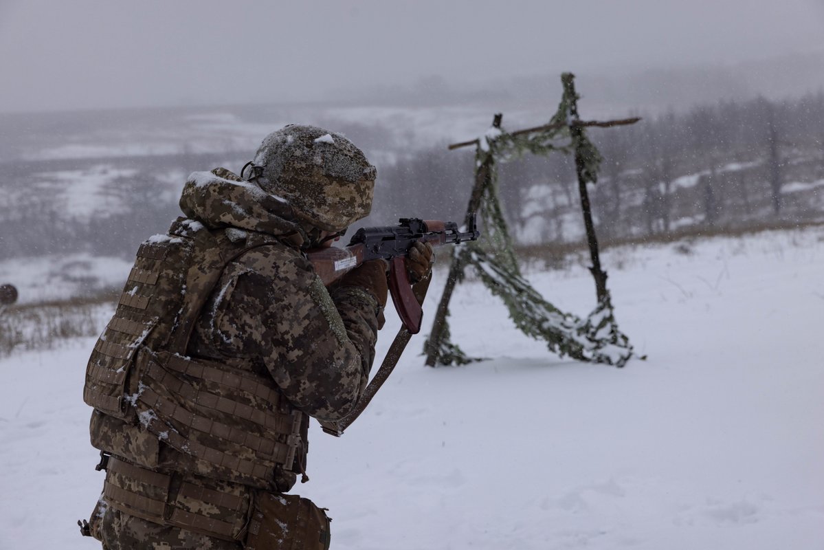 Ukrainian infiltration missions get a lot harder when winter strips away their cover, special operator says