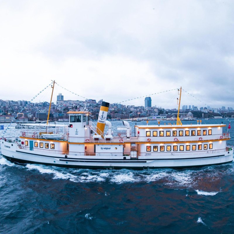 "İş Bankası'ndan su üzerinde hizmet veren şube"