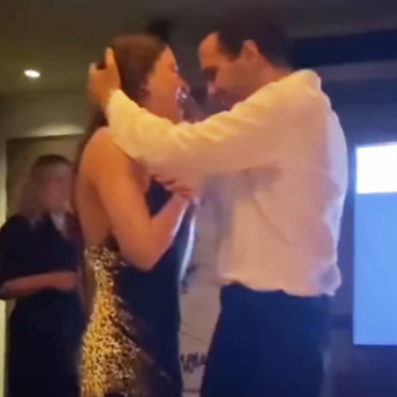 Serenay ve Mert'ten romantik dans