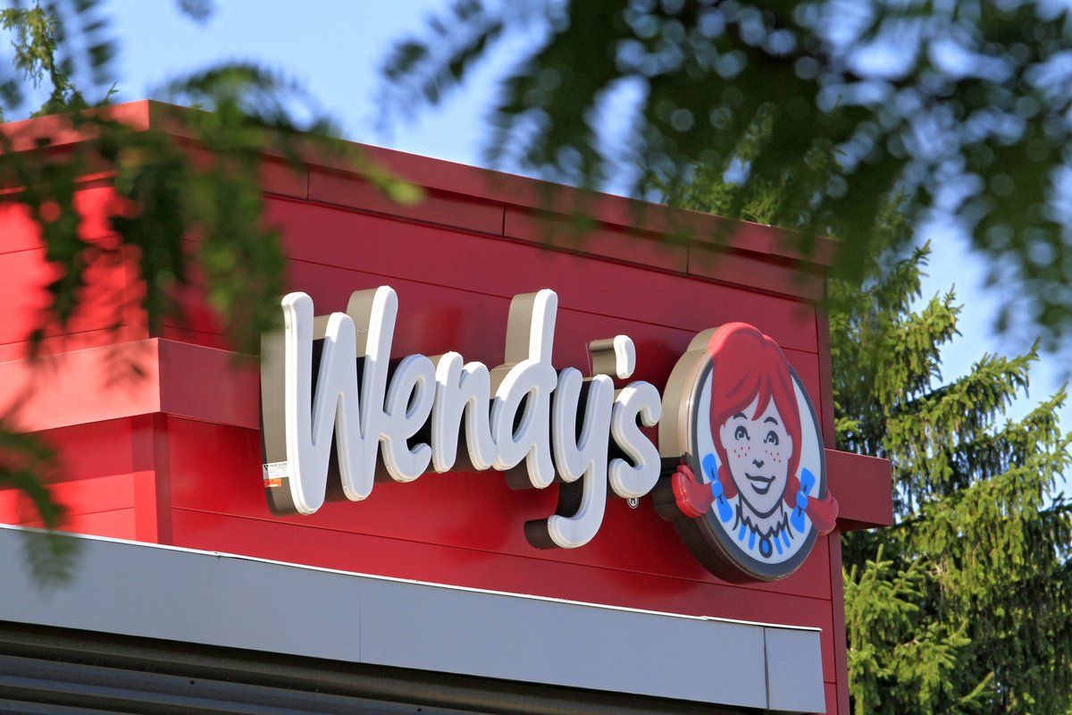 Chain restaurants are closing hundreds of locations across the US in 2026. See the list.
