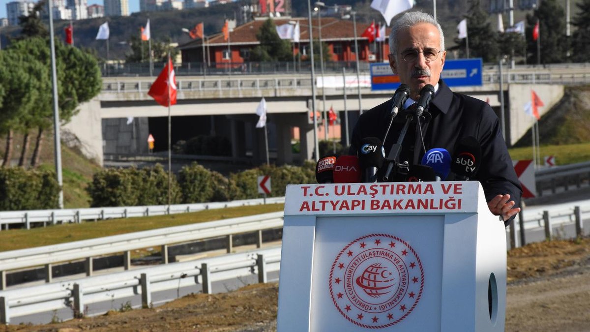 Bakan Uraloğlu: Yeşilkent Kavşağı ile her yıl 645 milyon lira tasarruf elde edeceğiz.