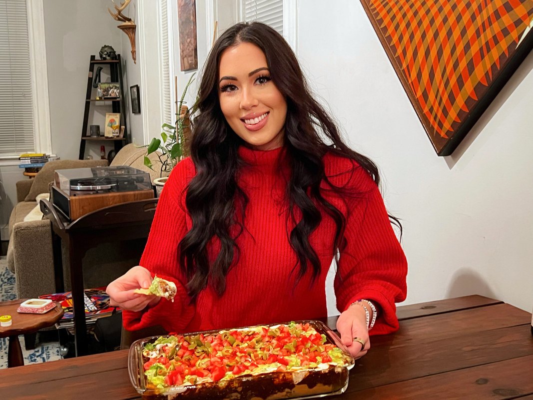 "Rachael Ray'ın 7 katmanlı mezesini denedim: 19 malzeme gerektiriyor ama yapması oldukça basit."