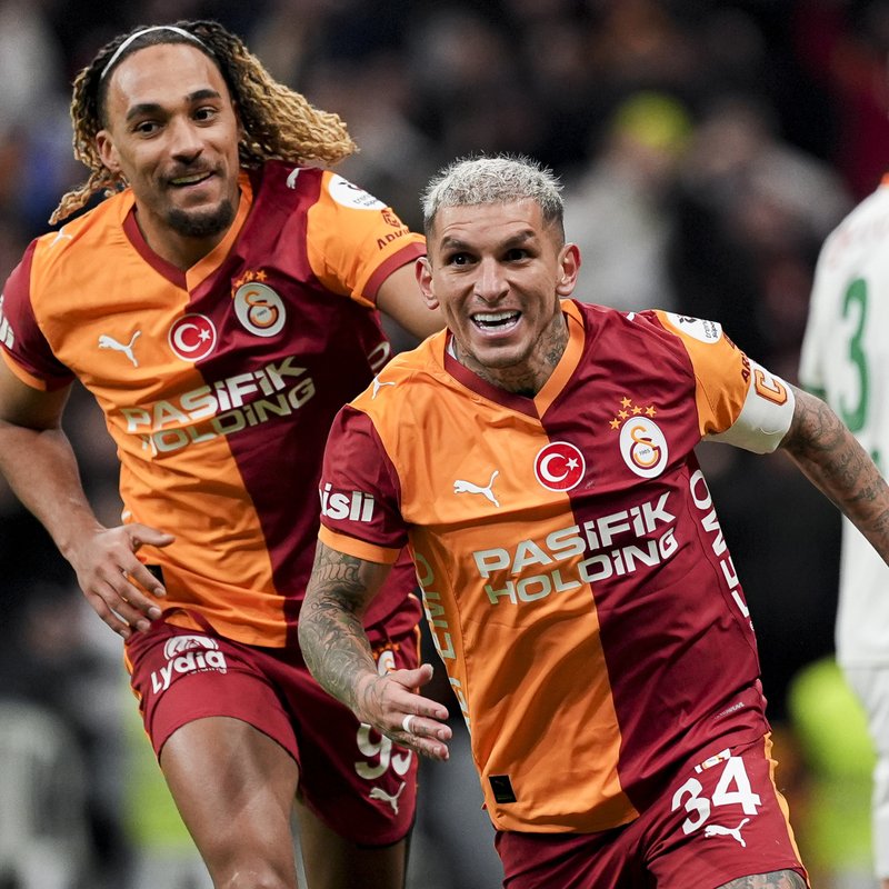 Yazarlardan Lucas Torreira'ya büyük övgü!