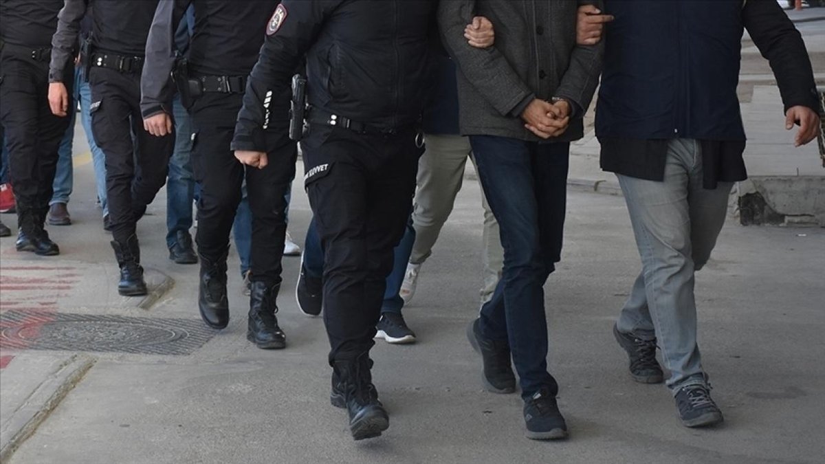 Sosyal medya üzerinden dolandırıcılık gerçekleştiren on dokuz zanlı tutuklandı