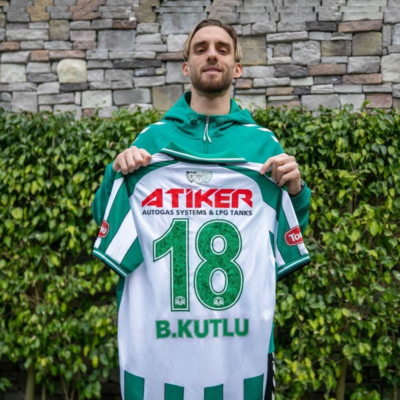 "Berkan Kutlu, transfer: sözleşmesini resmi olarak imzaladı"