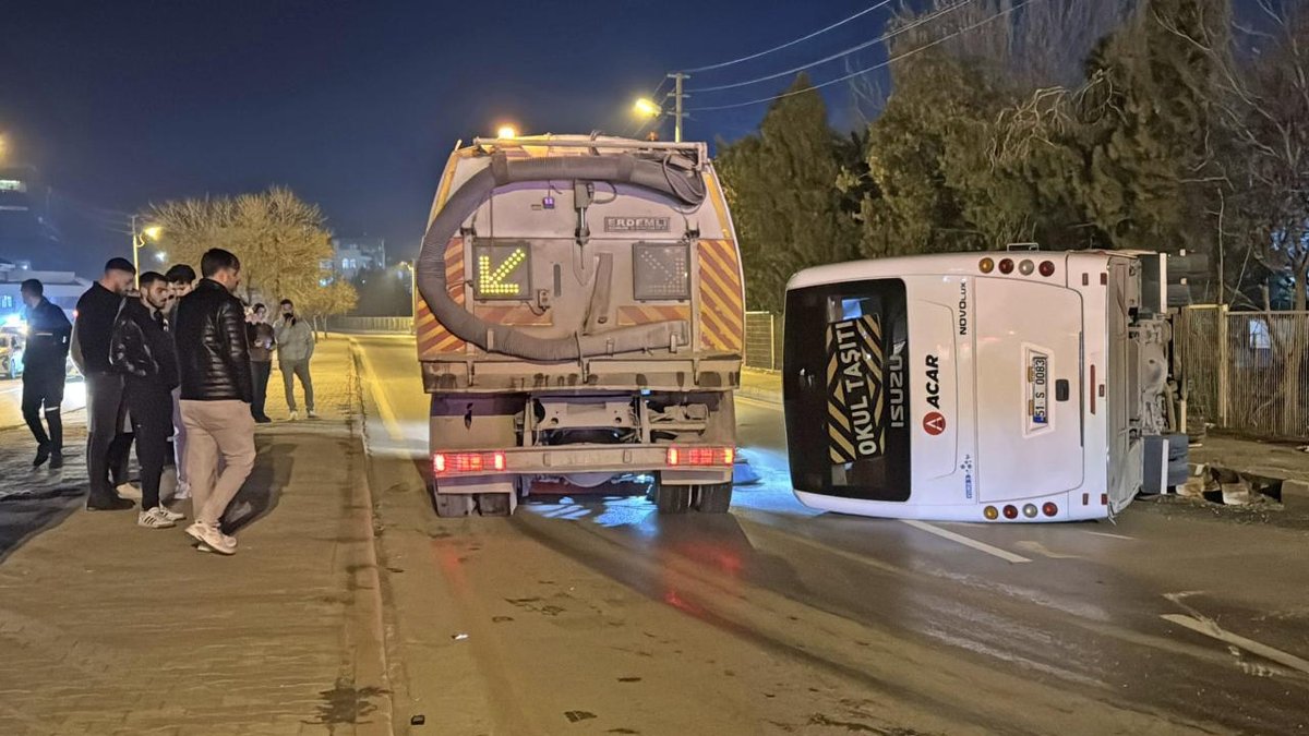 "Niğde'de işçi taşıyan otobüs ile otomobilin çarpışması sonucu 13 yaralı"