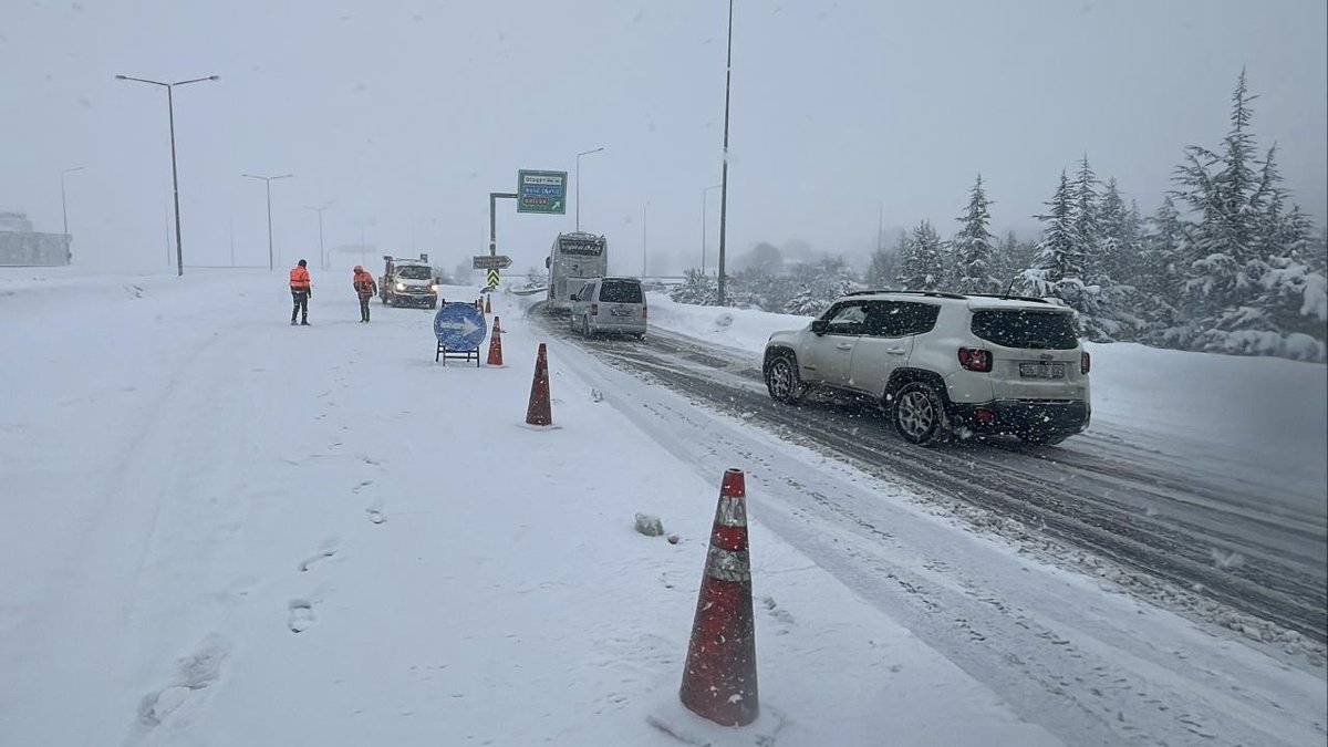 "Sivas ile Kayseri arasındaki yol trafiğe kapandı"