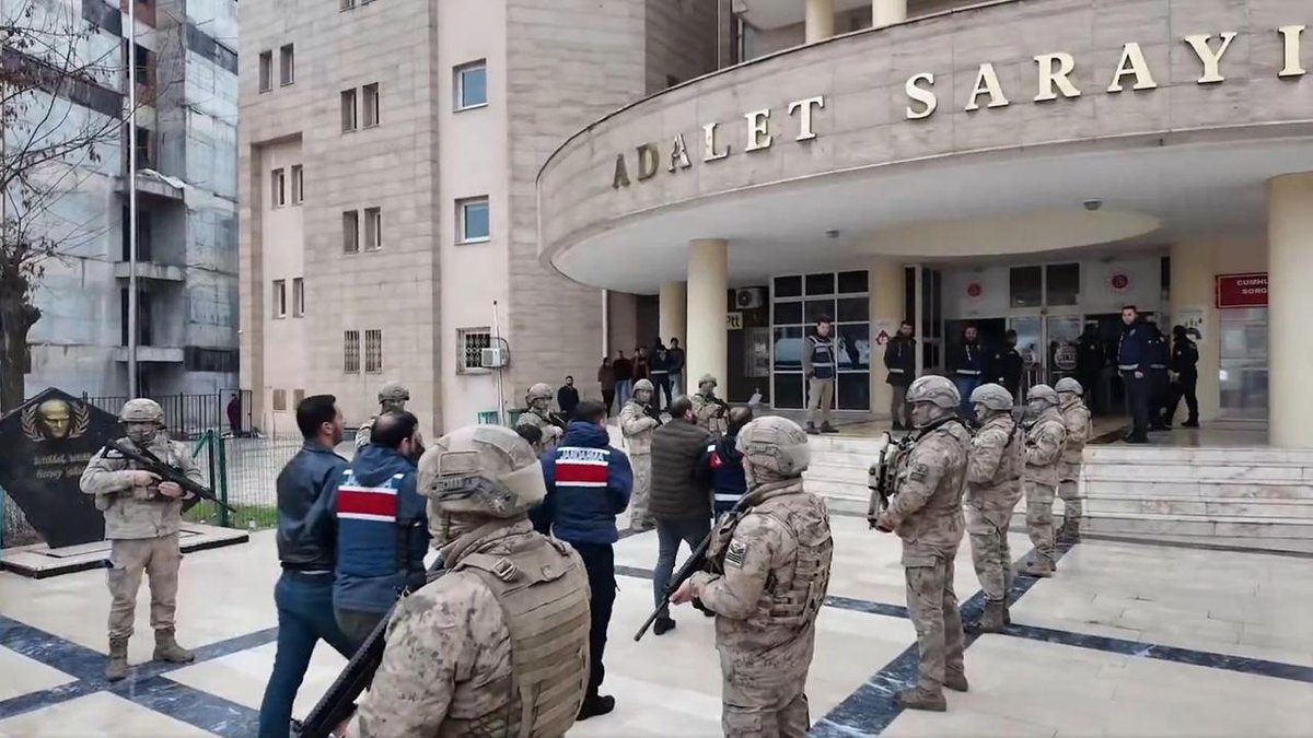 "Şanlıurfa'da gerçekleştirilen tefecilik baskınında 23 kişi gözaltına alındı"