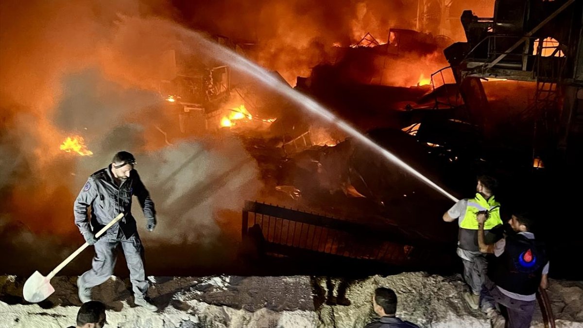 İsrail'in Lübnan'a gerçekleştirdiği hava saldırısında iki kişi yaşamını yitirdi.