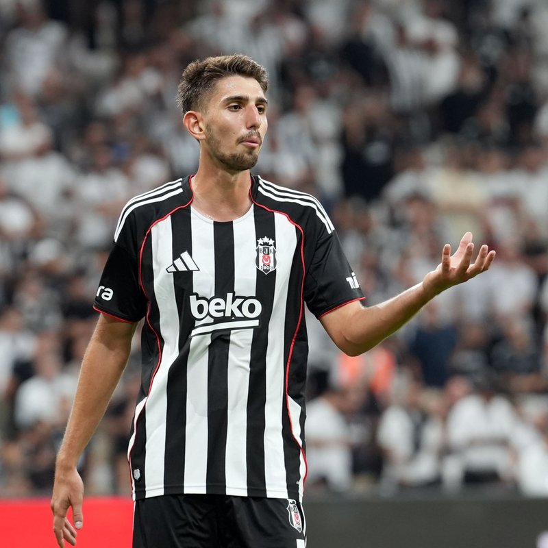"Beşiktaş'ta Demir Ege Tıknaz,: Portekiz'e transfer olmaya hazırlanıyor!"