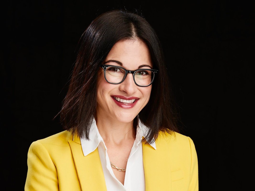 I'm an executive coach. Here are 5 ways I'm telling my clients to use AI to get ahead at work.