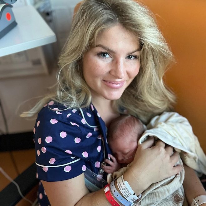 Erin Bates, Sepsis Mücadelesinin: Ardından Ailesiyle Geçirdiği Noel’i Paylaştı