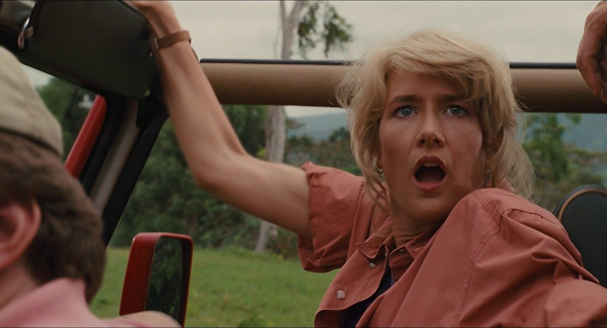 Laura Dern, sahnede sahte dinozorlarla yaşadığı garip anın: 'Jurassic Park'ın başarısız olmasına yol açabileceğinden endişe ettiğini belirtti.