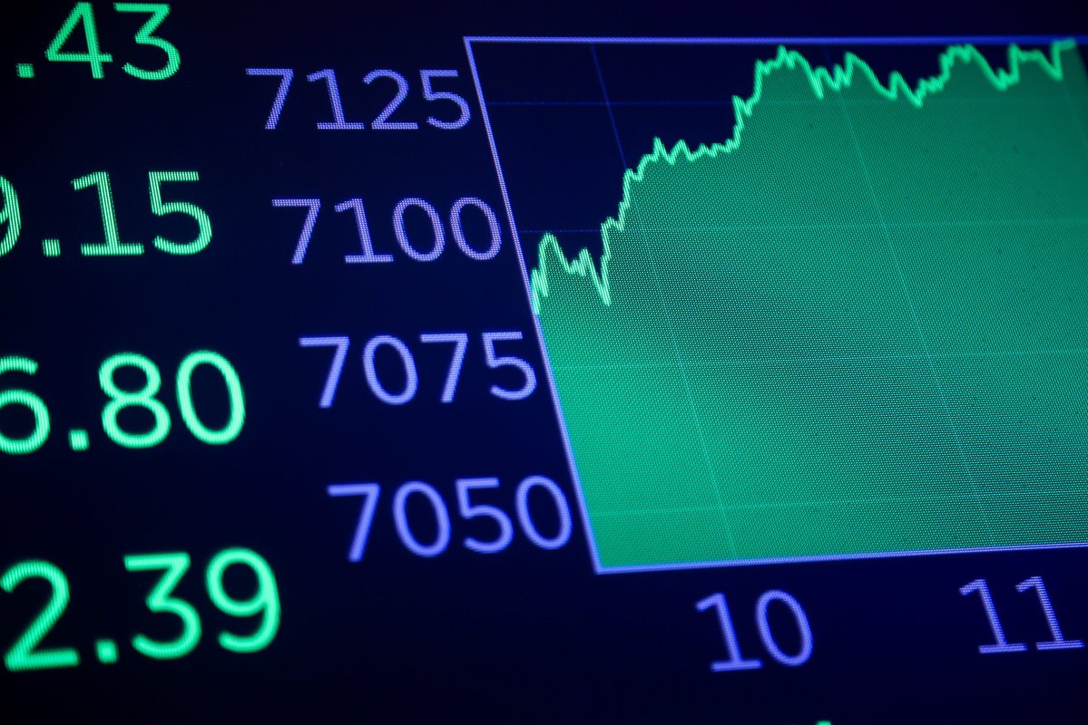 Stock investors are living in a parallel universe where AI trumps all, tech guru Erik Gordon says