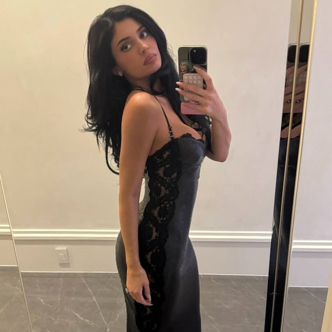Kylie Jenner, Critics Choice: Ödülleri İçin Kendi Makyajını Yaptı