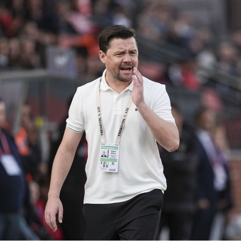 Pendikspor, Uğur Uçar ile sözleşmesini yeniledi.