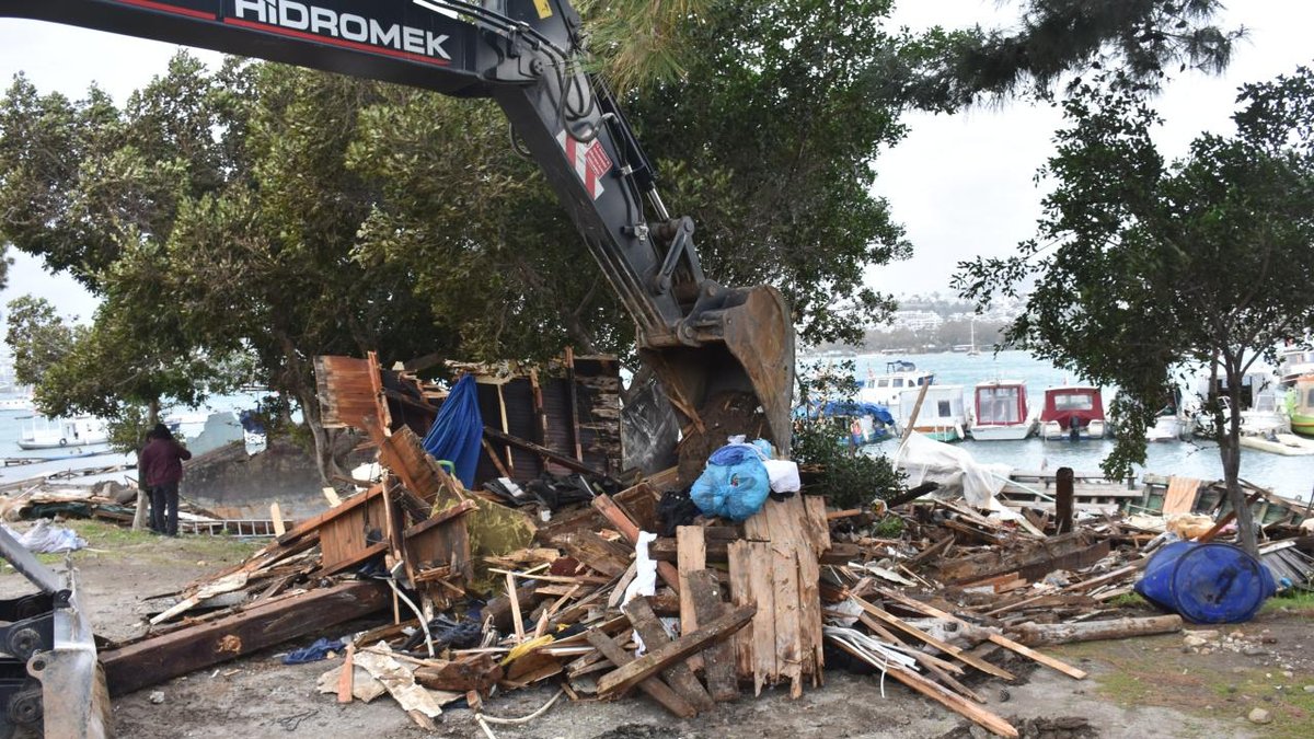 Bodrum'da izinsiz inşa edilmiş yapılar kaldırıldı