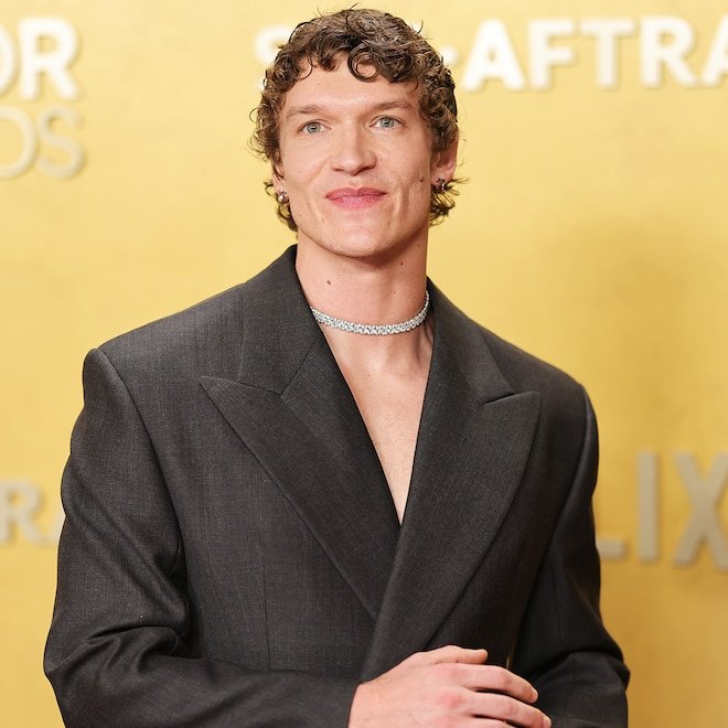 Actor Awards: Connor Storrie, Kristen Bell & More Best Dressed Stars