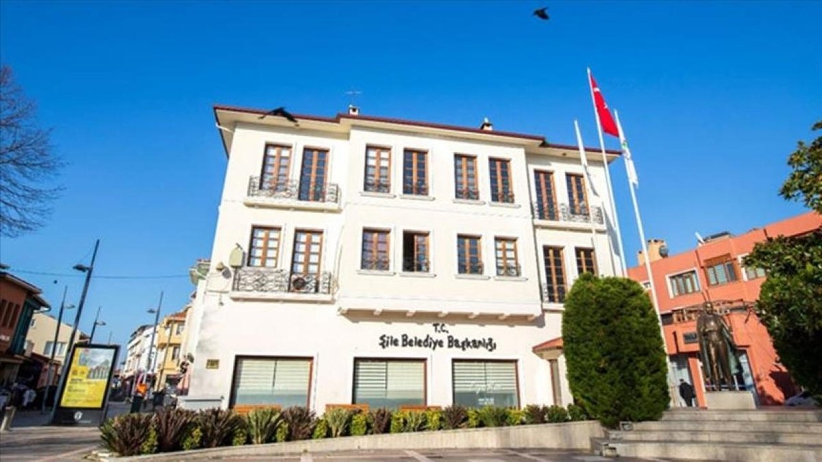 Şile Belediyesine ilişkin yürütülen soruşturma kapsamında 15 kişi gözaltına alındı ve tutuklandı.