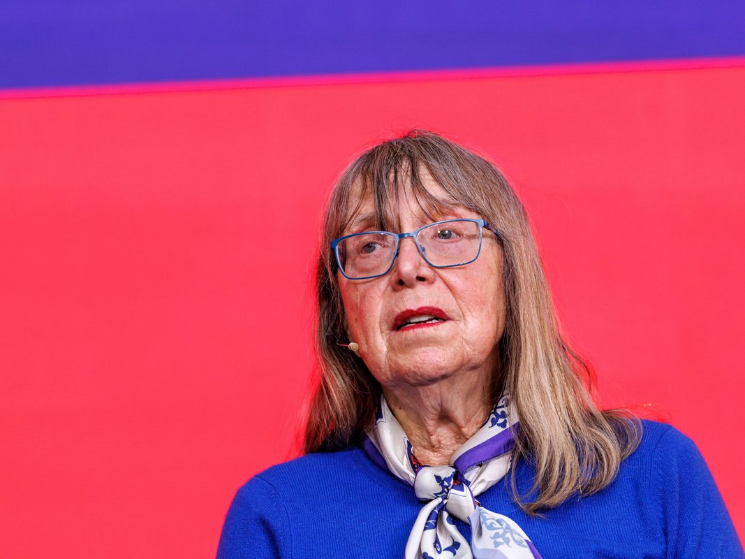 Her daughters were CEOs of YouTube and 23andMe. Her advise for parents in the AI era? Send your kids to college.