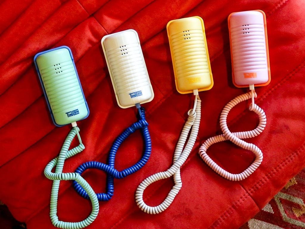 Tin Can, çocuklar için telefon benzeri bir iletişim aracı oldu; popülaritesi artınca hizmeti yetersiz kaldı, ebeveynlerden özür diledi.
