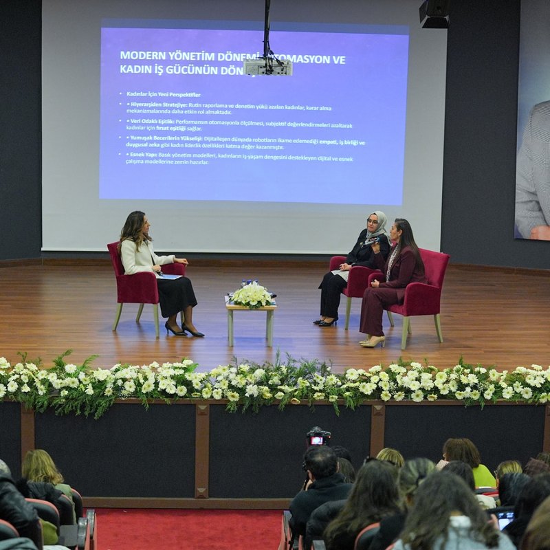"Yapay Zeka Döneminde Kadın Yönetimi: Dijital Ortamda Kadın Gücü İnisiyatifi"