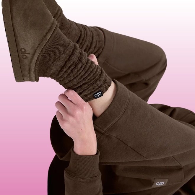 Alo Yoga'dan Gelen Bu Çoraplar, En: İyi Bot Çorabı Olarak Öne Çıkıyor