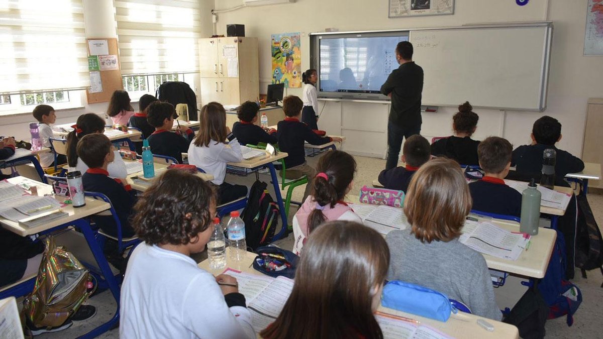 Eğitim Bakanlığı'ndan hayalet sınıflara denetim: 48 ruhsat iptal edildi, 300 milyon lira ceza kesildi.