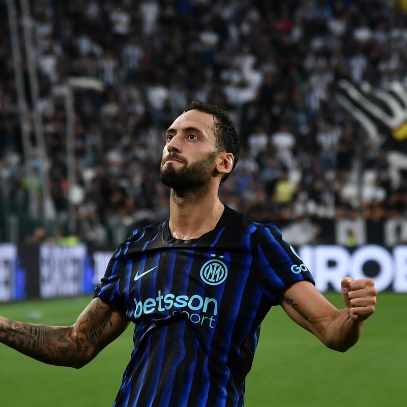 "G.Saray, Hakan Çalhanoğlu'nu kadrosundan çıkardı!"