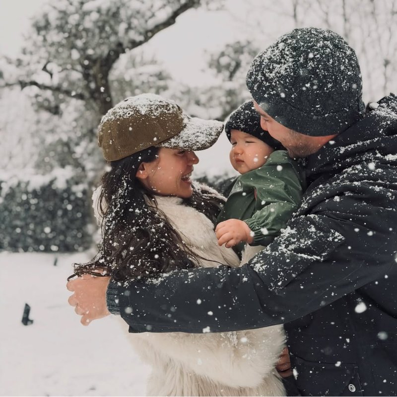 "Karla kaplı alanda aile çekimi"