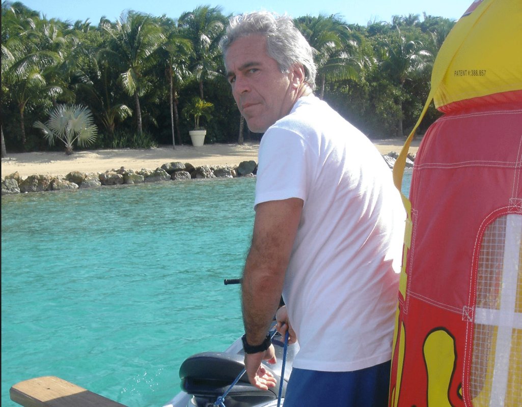 Diamonds and hard drives from Jeffrey Epstein's safe went missing for 5 days. Now we know where they went.