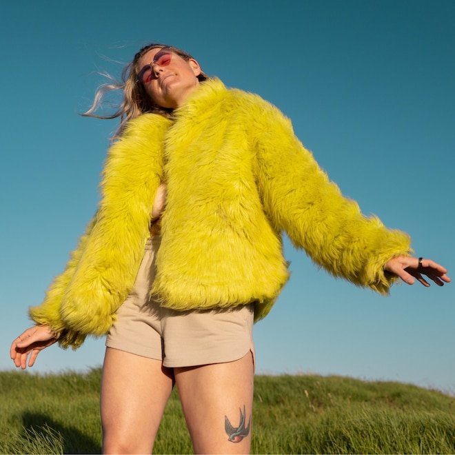 Festival Beauty Staples That Handle: Sweat, Dust, and Long Days