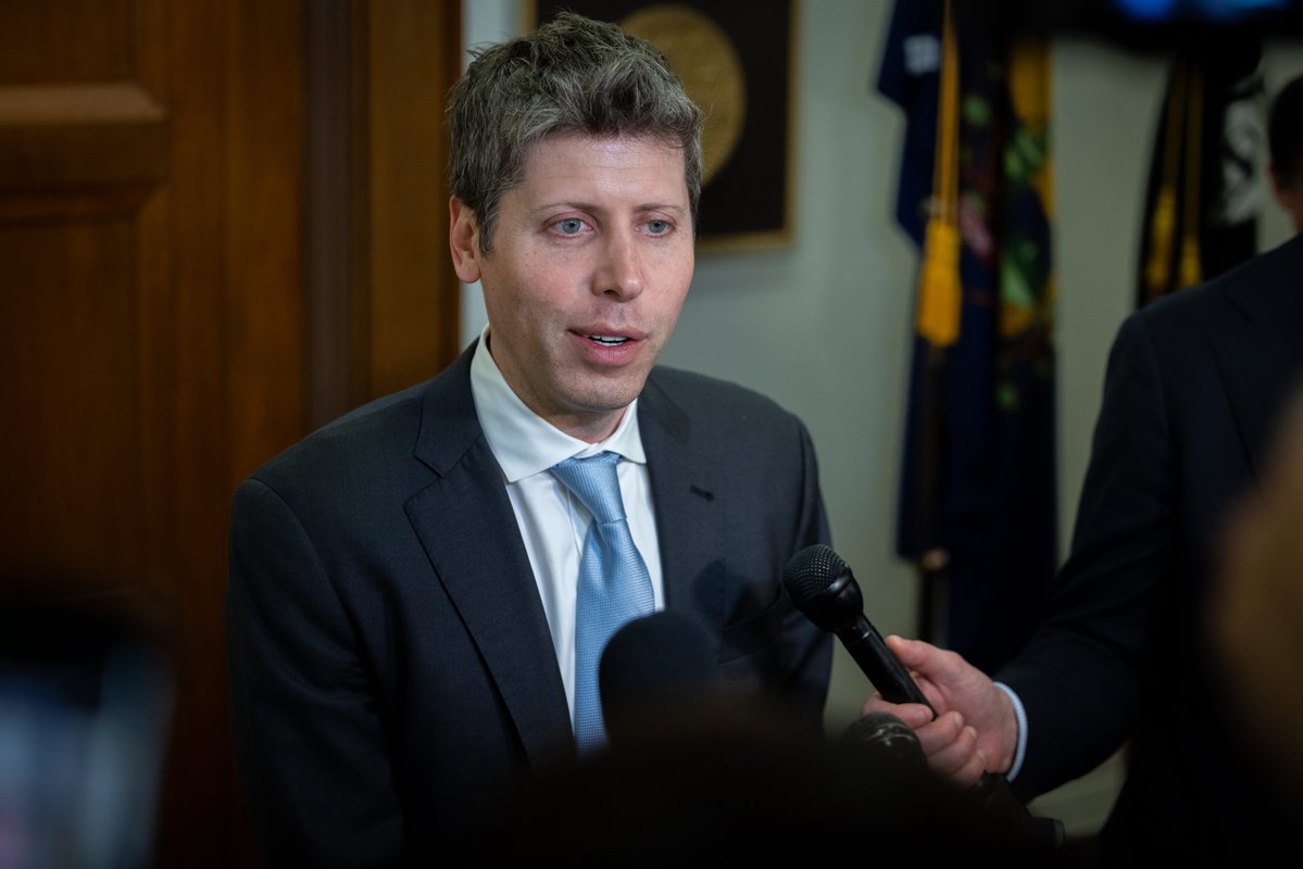 Sam Altman says he's worried about AI: being controlled by a few powerful players