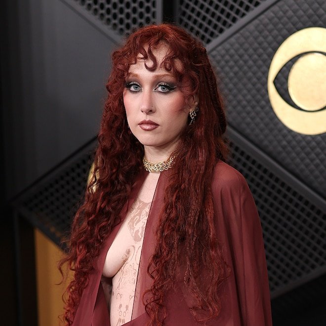 Chappell Roan, Şaşırtıcı 2026 Grammy Ödülleri Kırmızı Halı Anında Üstsüz Görüntülendi