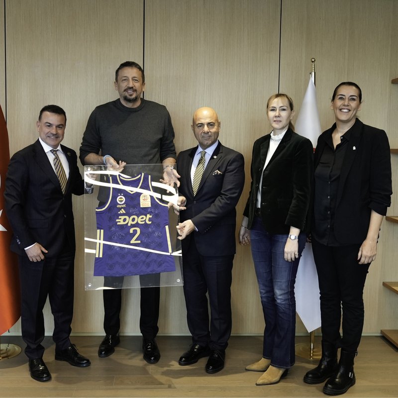 Fenerbahçe, Türkiye Basketbol Federasyonu Başkanı Hidayet Türkoğlu'nu Ziyaret Etti