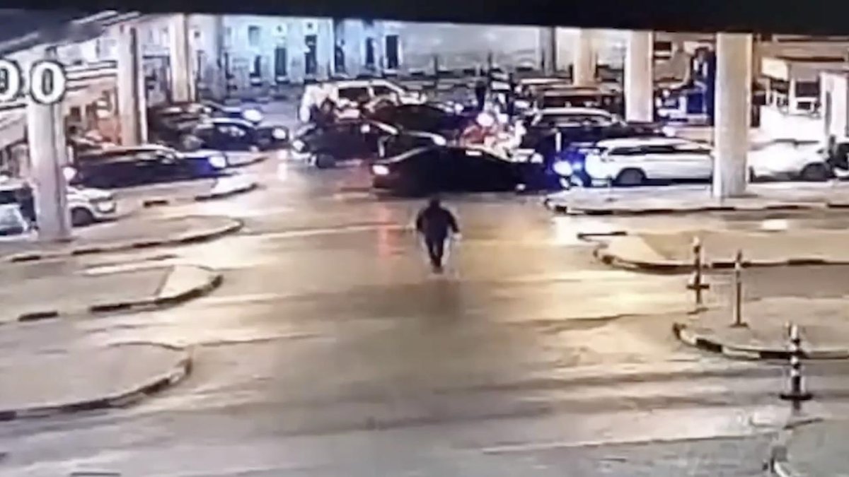 Kapıkule'de meydana gelen korkunç kaza: Gümrük görevlisi iki otomobilin arasında sıkıştı