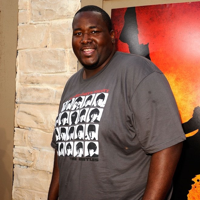 "Blind Side filmiyle tanınan Quinton Aaron'ın ailesi, oyuncunun omurilik felci geçirdiğini açıkladı"