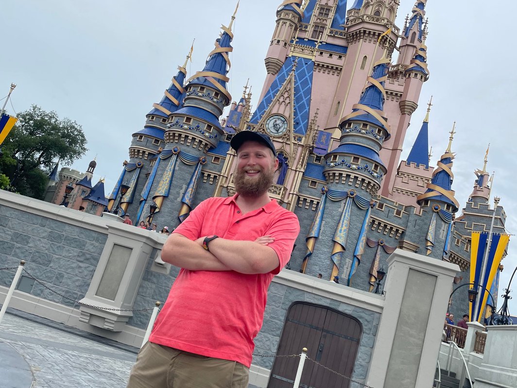 I've been going to Disney World for over 20 years. Here are my 12 best tips for visiting on a budget.