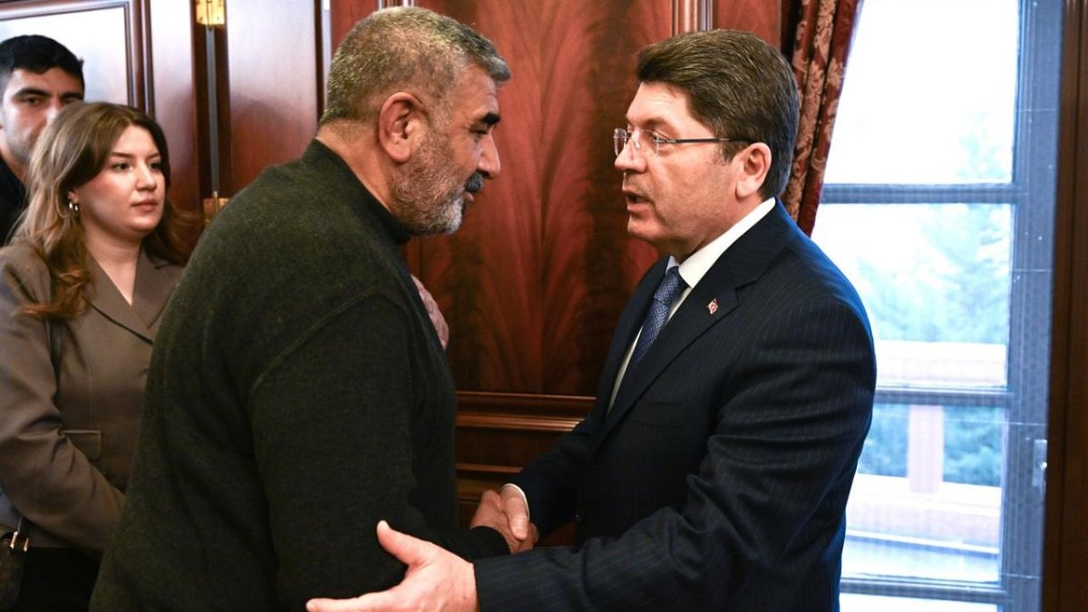 Bakan Tunç, Rojin Kabaiş'in: ailesiyle bir araya geldi