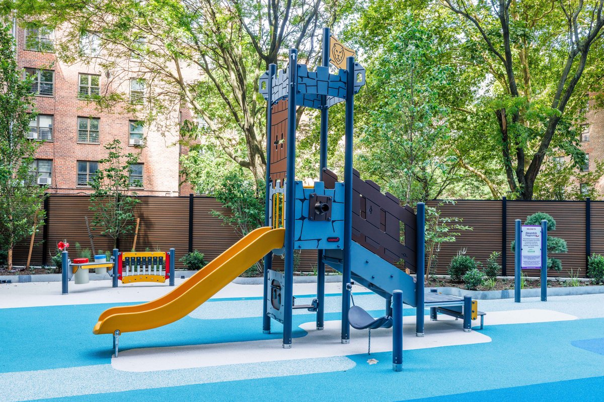 A new Brooklyn shelter offers unhoused families: with kids a chance at more stability