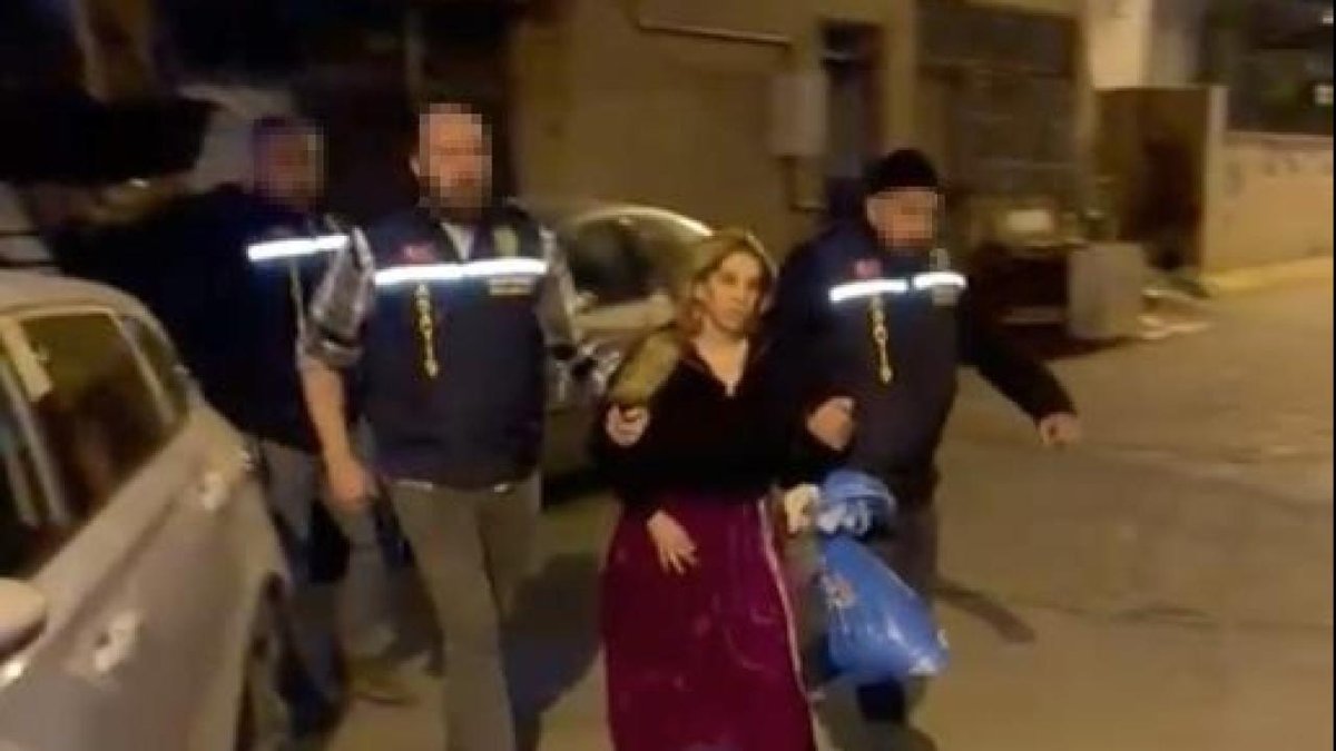 "233 suç kaydı bulunan ve 216 yıl hapse mahkum edilen firari kişi tutuklandı"