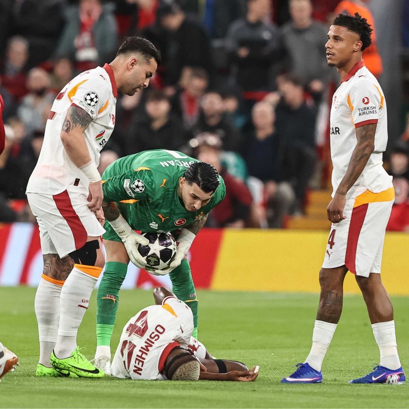 Galatasaray'a Osimhen ve Lang şoku!
