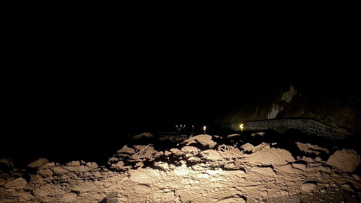 Bolu-Seben karayolu, heyelan sebebiyle trafiğe kapatıldı