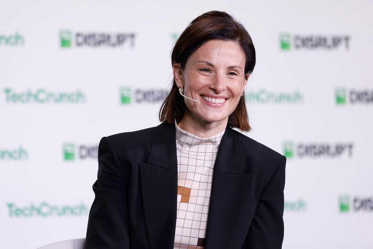 A top Netflix exec explains the streamer's plan to conquer your phone